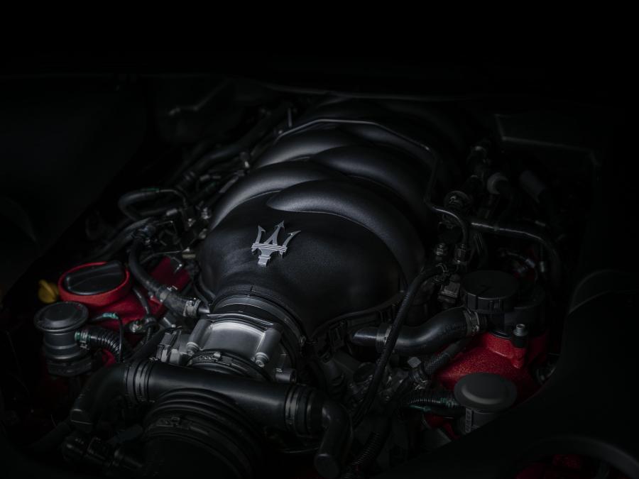 Моторный отсек Maserati GranTurismo MC 2017 года  (фото 12 из 70)